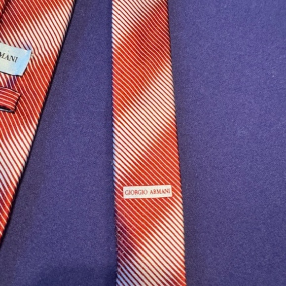 Giorgio Armani Red And Silver Silk Mens Tie 57" Length 3.5" Wide - Picture 3 of 4